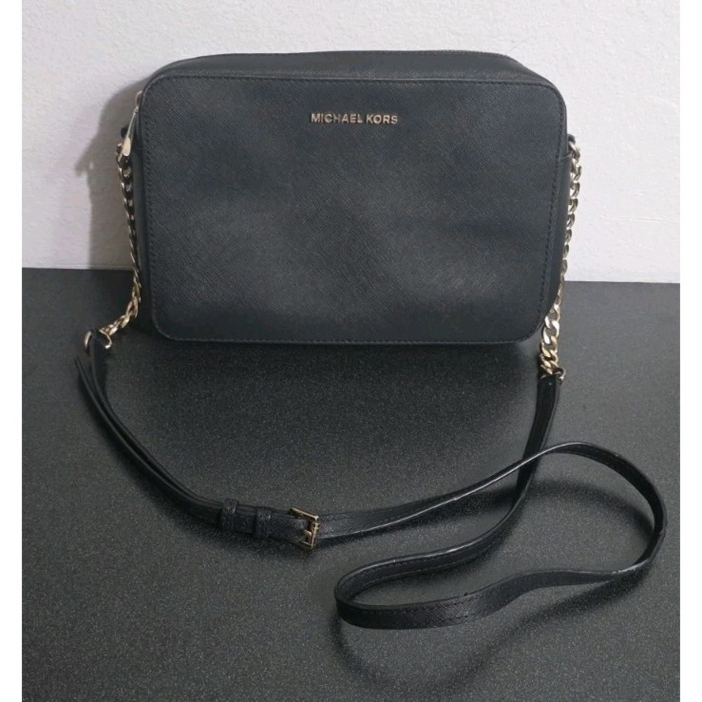 Michael Kors Saffiano Leather Crossbody Bag Pirse Black/Gold Chain Top Zip EUC‎